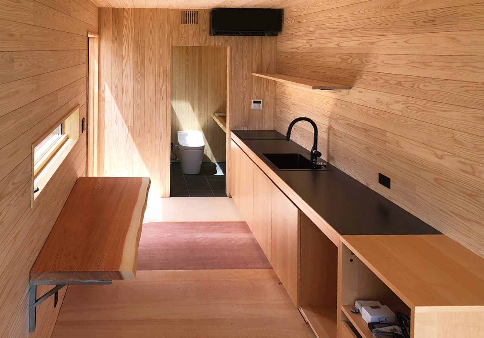 プロのデザイナーによる意匠性の高い空間で、長期滞在も快適に過ごせます